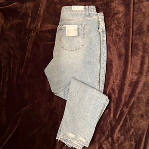 Vervet light wash mom jeans, size 32